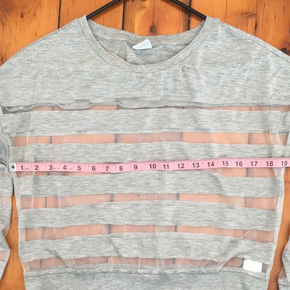 Veto Moda Grey Crop Striped/Sheer Shirt Size M - Picture 4 of 8